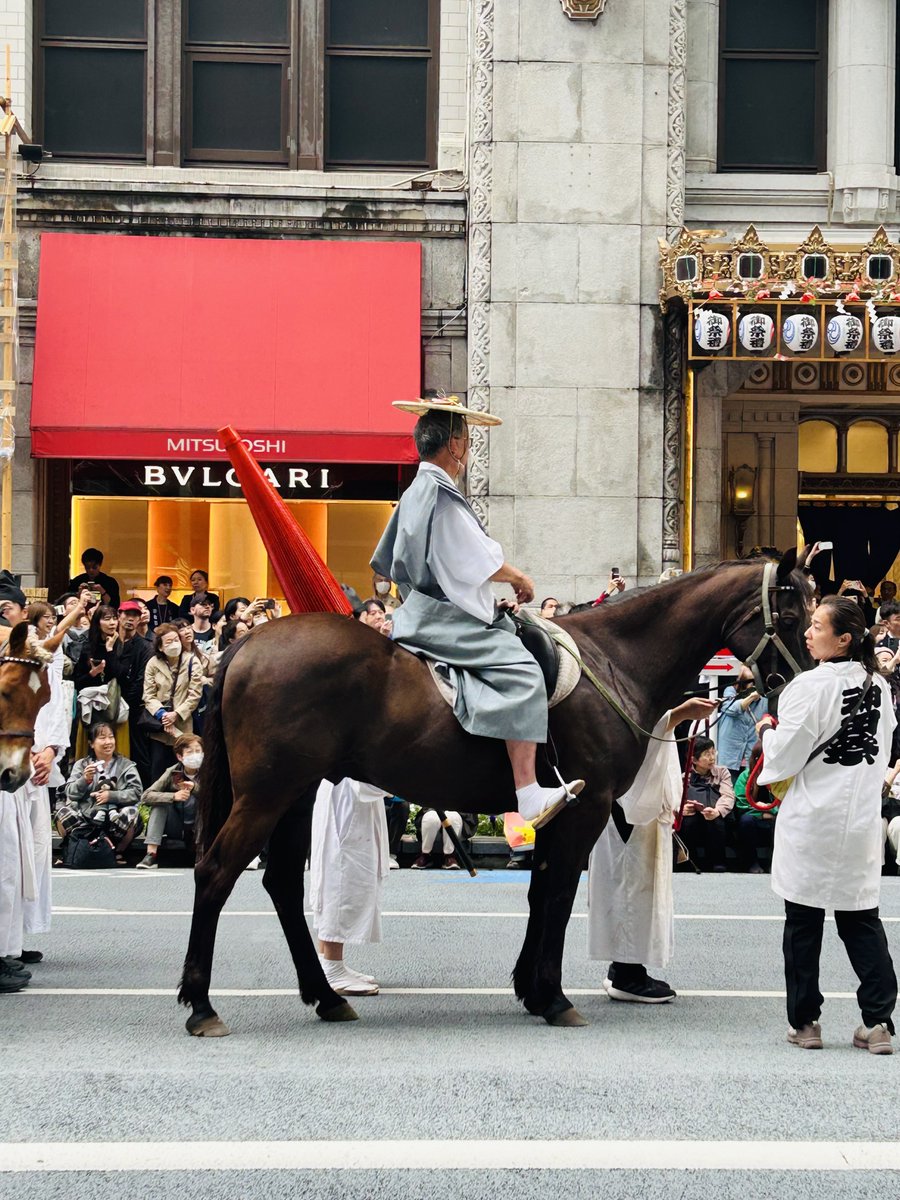 sil_walk's tweet photo. 神田祭　日本橋三越前　恵比寿様も武士も馬も天狗までいた　三越めちゃくちゃ寄付してくれてるんだろうな　ありがたい https://t.co/ltcPmsqx5e