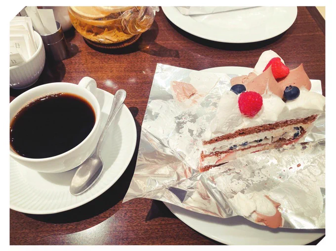 普段行かないところでウロウロ探検してきた!限定ケーキも美味しかったし、楽しかった～!( ◜ᴗ◝)و