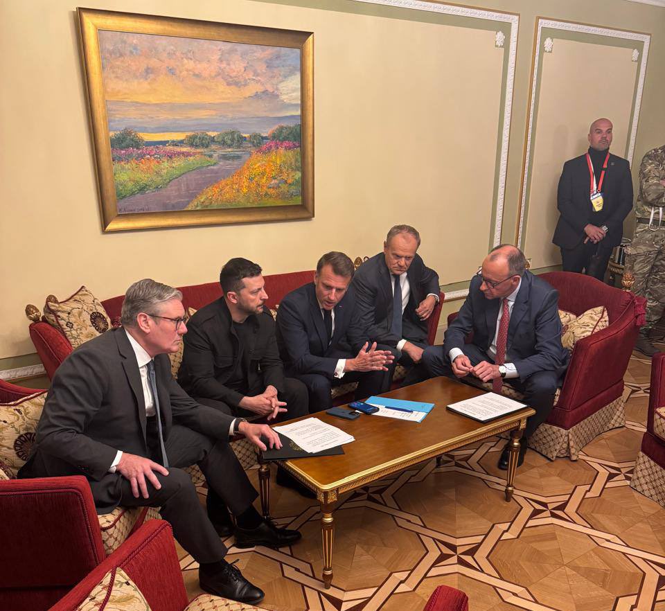 Maks_NAFO_FELLA's tweet image. 🤝👀 Zelensky, Macron, Starmer, Merz and Tusk: historical moments, — Yermak.