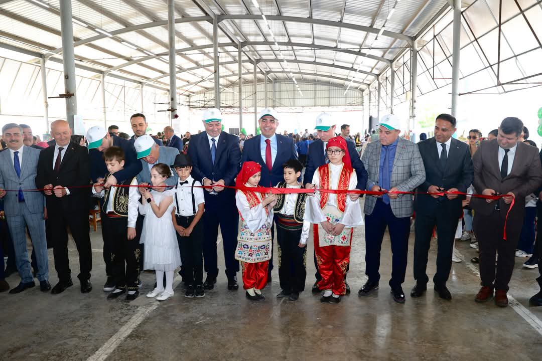 CilimliProje's tweet photo. İLÇEMİZDE “BİR EĞİTİM YOLCULUĞU” ÇEFES ÇOŞKUYLA KUTLANDI. 

Valimiz Sn. Selçuk ASLAN, Kaymakamımız Sn.Furkan ALPAY, protokol üyeleri ve değerli hemşehrilerimizin katılımıyla Çilimli Eğitim Festivali’nin Açılış Töreni gerçekleştirildi.
@ValiSelcukAslan https://t.co/lOfNPqWEgb