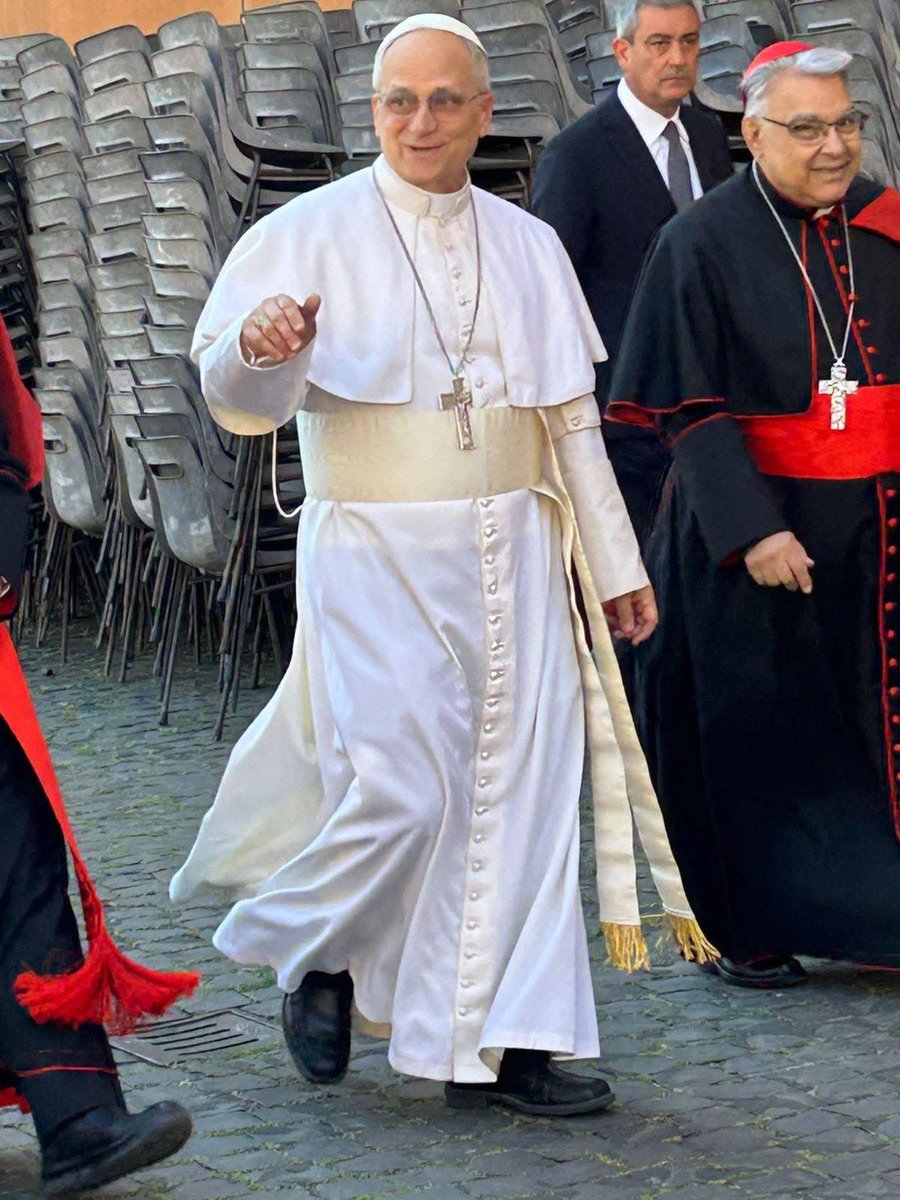 chrisjollyhale's tweet image. Pope Leo this morning retaining his silver pectoral cross, black pants, and scuffed black shoes.
