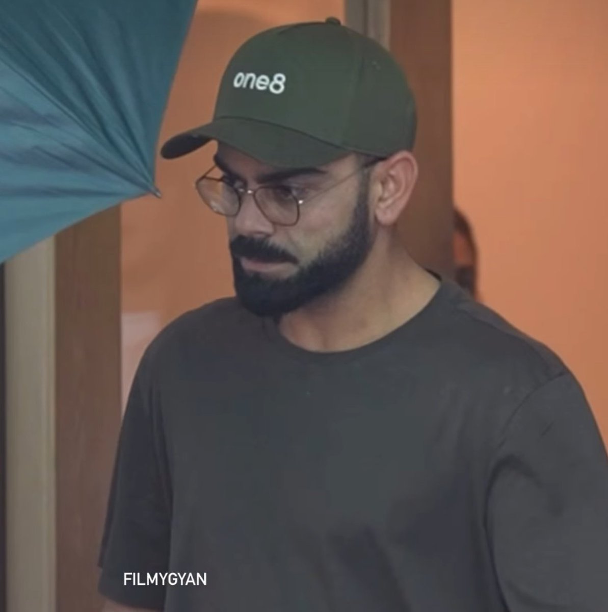 CricCrazyJohns's tweet photo. VIRAT KOHLI IS BACK IN MUMBAI...!!! 🐐 https://t.co/7f5b8qLQFQ