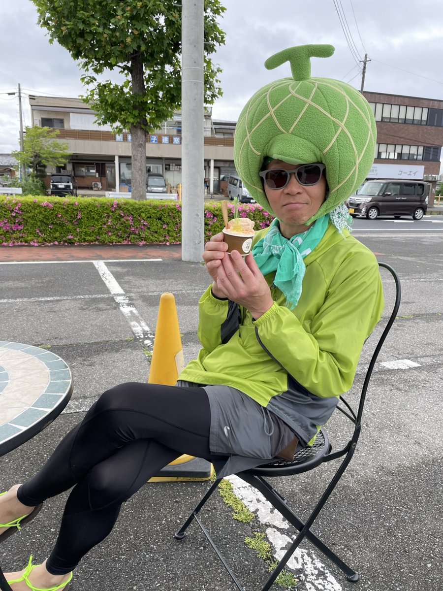 ipponbagetamelo's tweet photo. メロンが食べるメロンシャーベット

#ぐんま100キロウォーク 
#う玉屋
#一本歯下駄 https://t.co/oazhZguQvD