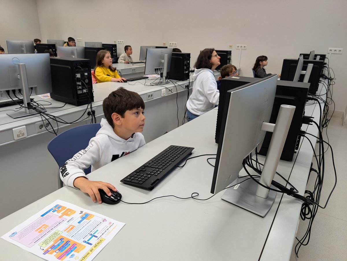 🚀¿Viajamos al espacio juntos? 

Aprendemos a dirigir una nave mientras evitamos planetas y asteroides en este taller impartido por el Club de Jóvenes Programadores de la <a href="/EIInfUVa/">Ei Informática Vall</a> y <a href="/CreaticsFun/">Creatics</a>

💡Además, los alumnos desarrollan su creatividad, ¡a por ello!

#FeriaCienciaUVa
