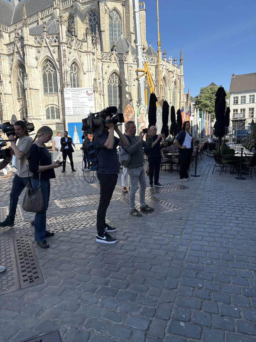 Cold casedag in Breda. Hebben we met ons platform Cold  Case Never Give Up en de FNG toch maar weer mooi voor elkaar gekregen. Dank gemeente Breda ook!!