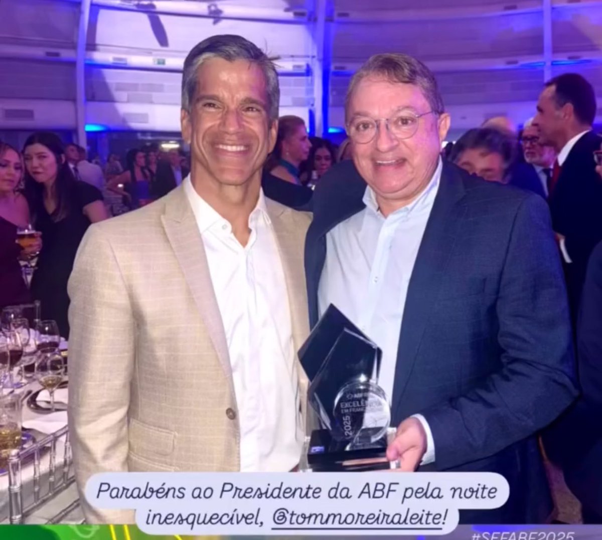 MirandaJrRN's tweet photo. Muito feliz de receber o Selo de Excelência em Franchising da @abfoficial, ao lado da minha filha na premiação. Muito obrigado a toda rede da @CuidareBrasil. Essa premiação é nossa! 🙌🏻🙏🏻🙌🏻 https://t.co/uZP6e4SSI8