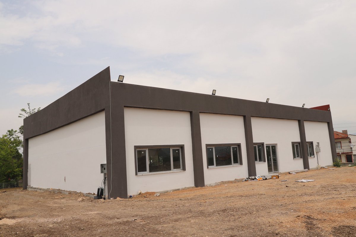 İlçemizin dört bir yanında hizmet atağımız sürüyor.
Yenice Mahallemize kazandırdığımız Düğün Salonu ve Aşevimizin açılışına sayılı günler kaldı.
Modern ve konforlu bu sosyal tesis, hemşehrilerimize şimdiden hayırlı olsun!