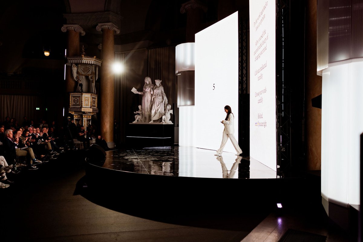 sari azout tweet media