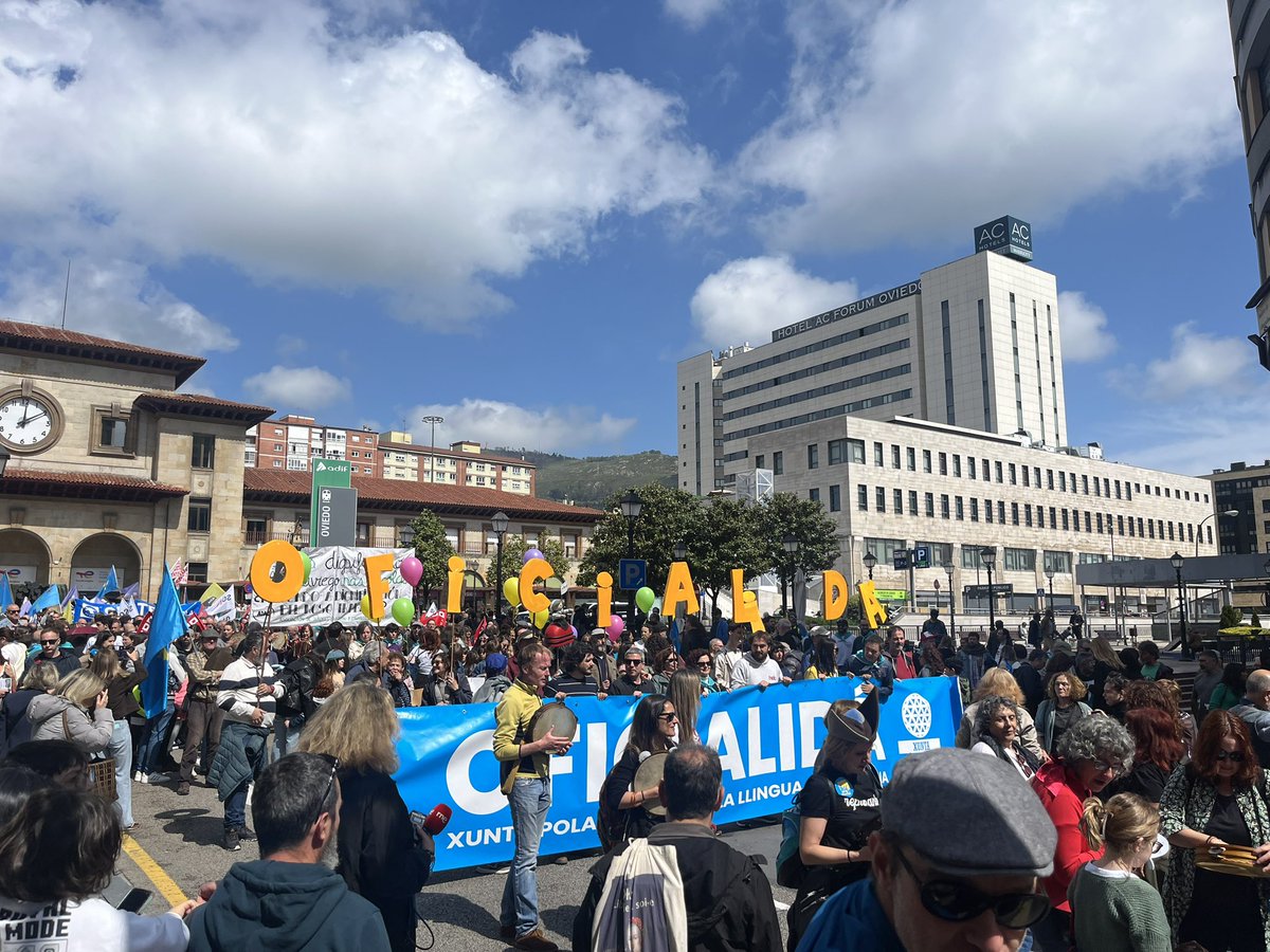 #Uvièu 
 #oficialidá 
<a href="/exunta/">Xunta #oficialidá</a>