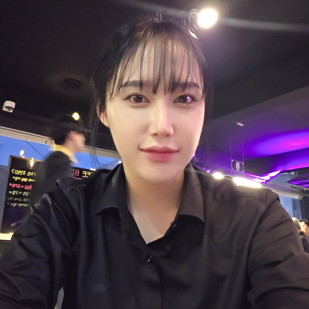 ninimoca0710's tweet photo. 今日は久しぶりにディーラーでです！！🤭CHEEZEE 店舗対抗戦💕

오늘은 오랜만에 딜러로!!🤭
CHEEZEE 매장대항전💕

#poker #holdem #dealer #홀덤 #딜러 #Texas #korea #cheezee #selfie #photo https://t.co/95zNJQ3Gcu