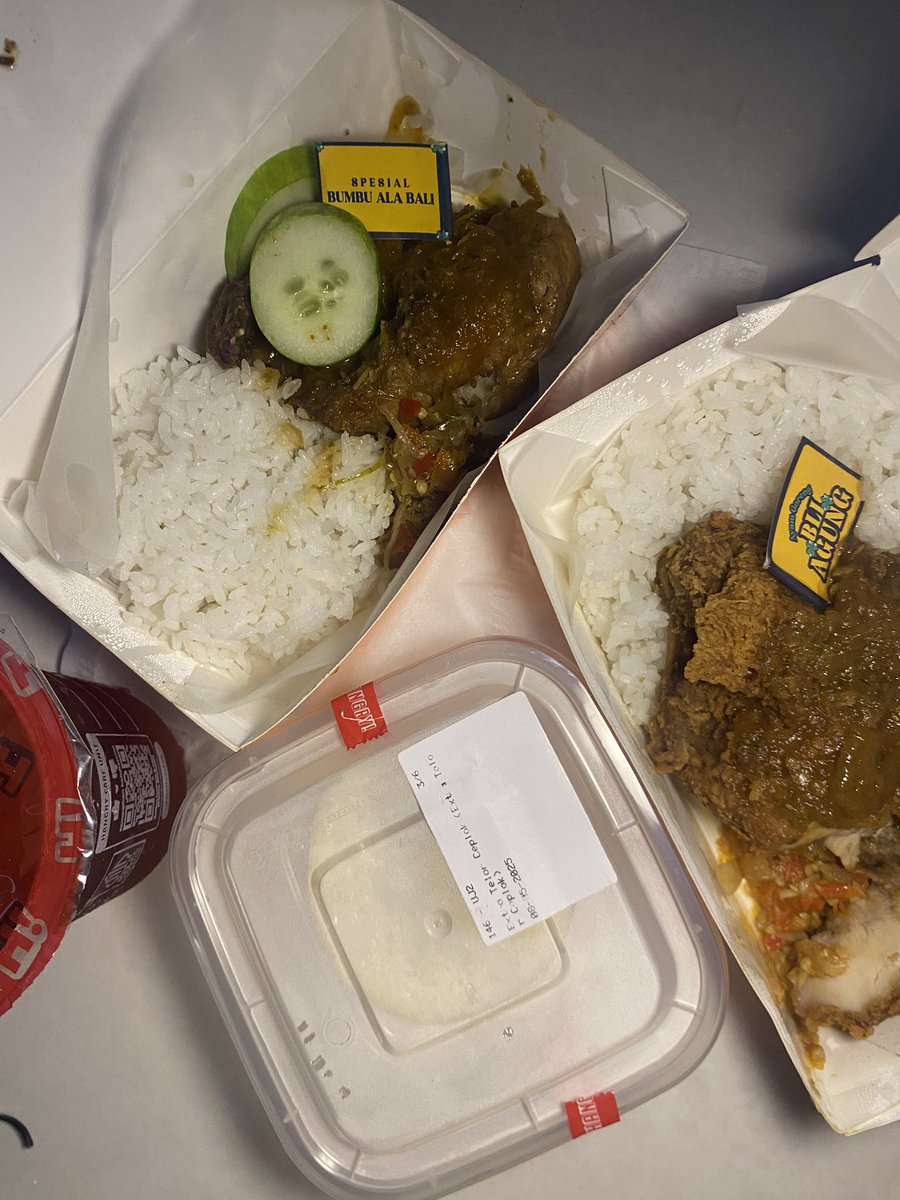 malming kali ini cobain Ayam Goreng Bli Agung! 🌟

GONGNYA bukan ayam goreng biasa, bumbunya wangi, ayamnya juicy, sambelnya nendang! huft auto jadi fav aku lagi nih😻😻