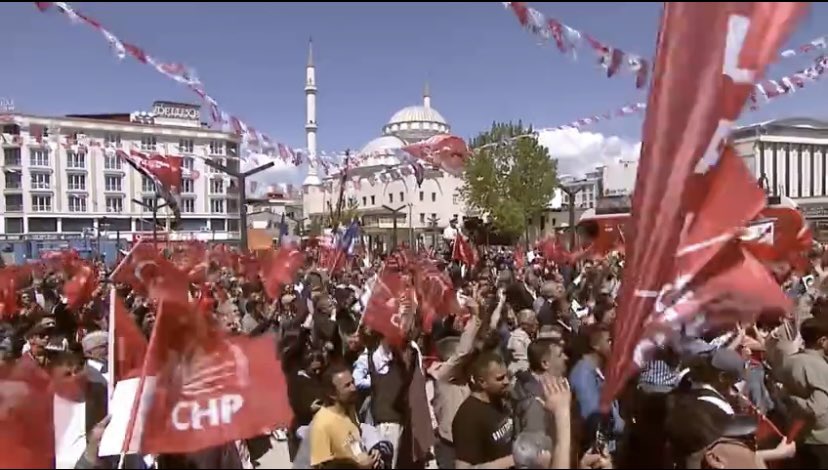 6'lı masa gibi toplanıp, aynı palavraları konuşup, dağılıyorlar. Kalabalığa (!) bakılırsa kitlenize dahi bıkkınlık gelmiş 😅