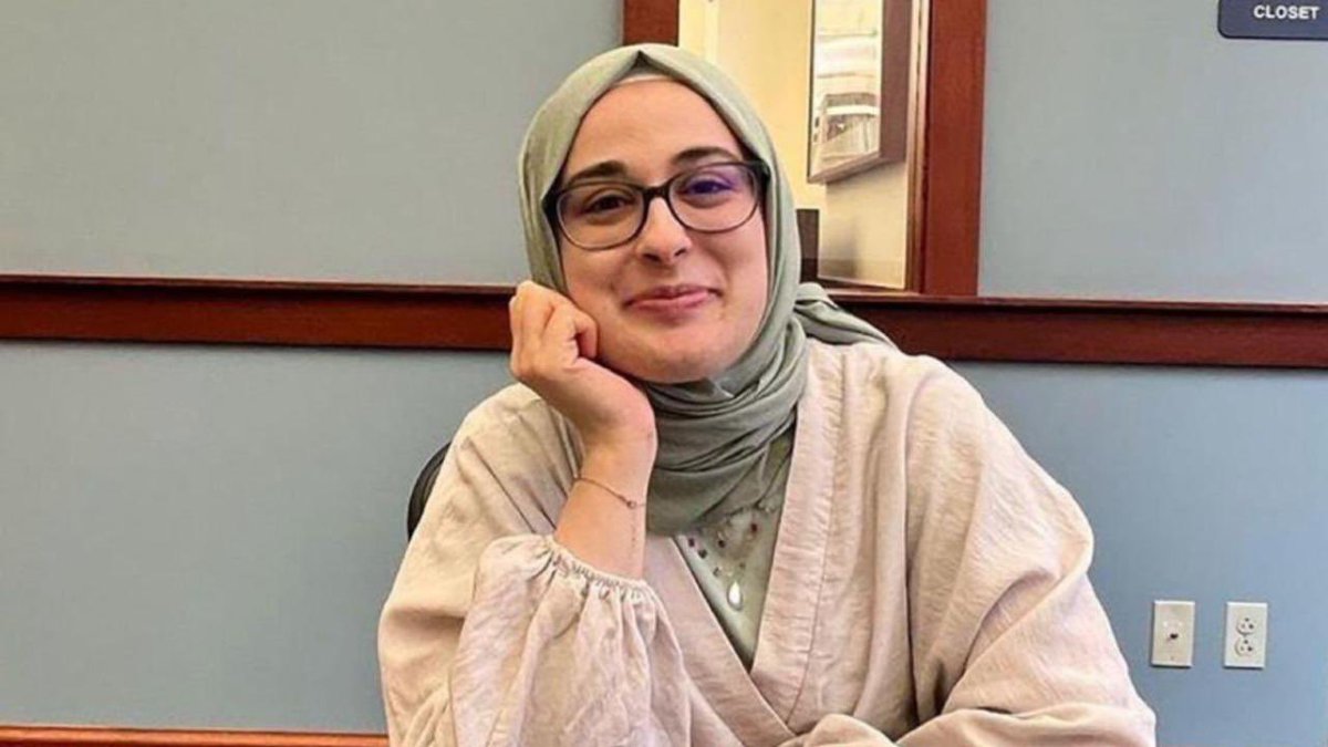 Haceronder_'s tweet photo. Filistin’de yaşanan zulme sessiz kalmayan, insanlık onurunu savunduğu için gözaltına alınan #RümeysaÖztürk’ün serbest bırakılması, adaletin ve hakkın eninde sonunda galip geleceğinin göstergesidir.

Rümeysa kardeşimizi bu cesur duruşu için  tebrik ediyor; geçmiş olsun diyorum . https://t.co/c92apDHROK