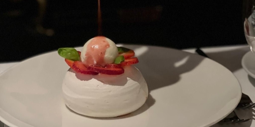Our Gariguette strawberry pavlova.  It's fair to say, this little one has set tongues a wangin'.
#hugosrestaurantdublin #dublinfoodguide #dublinfood #irishproduce #irishproducers #lovindublin #goodfoodireland