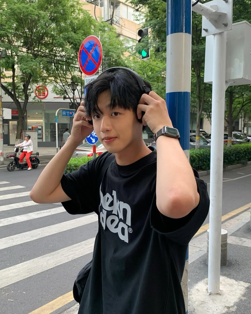 forsichen's tweet photo. 🩵【IG : sichenwang_ 】Update 

Go park together ！！

 ◜ #WangSichen 🐶 ◞
♡ #王思晨 ⌇#หวังซือเฉิน ｡ https://t.co/uh0zphOYiN