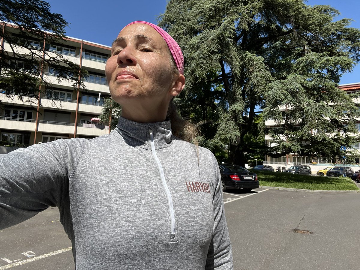 PinkTaxiRunner's tweet photo. I know your neighbors better than you do because I run all your neighborhoods Geneva ! #Versoix https://t.co/0cUp9XPC4P