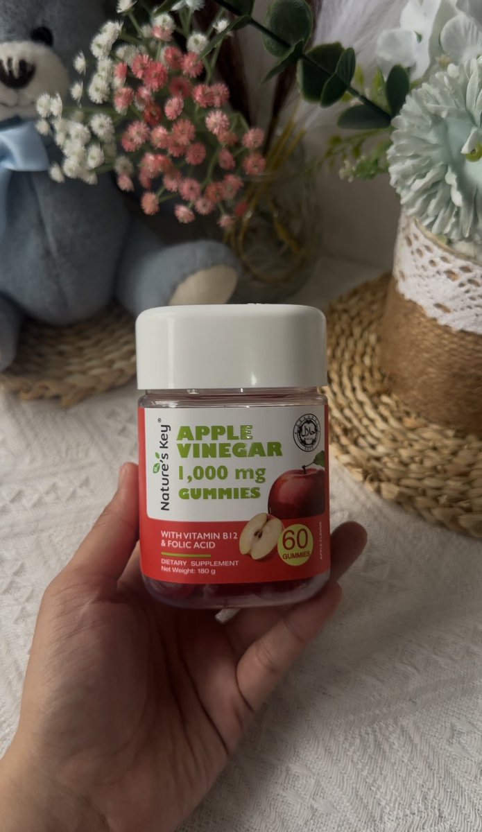 nsyazanamn's tweet photo. Kenapa la baru jumpa eh Apple Cider Vinegar dalam bentuk gummies ni ! 

Sebelum ni duk consume yang liquid tu tapi susah betul nak telan tapi demi nak sihat cantik kena hadap juga 

Sekarang jumpa yang dalam bentuk gummies weh 
senang nk makan dah la sdp.

https://t.co/HWqNDchsQR https://t.co/6YoLs6gGIy