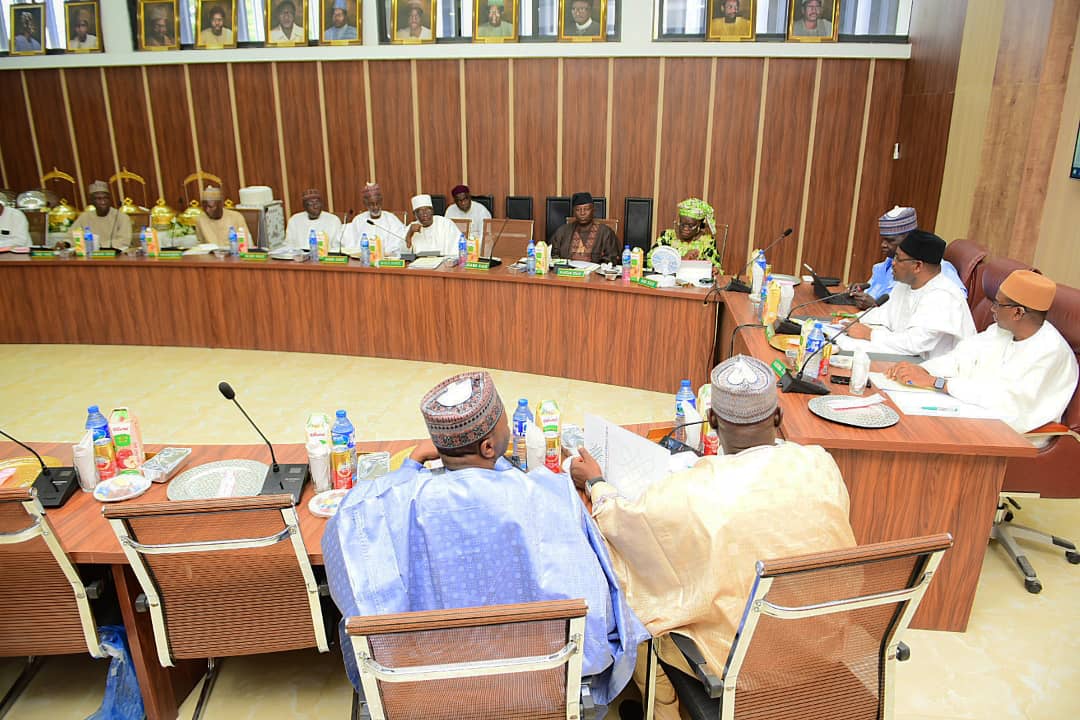 arcsamueljatau's tweet image. Ahead of the Northern States Governors’ Forum holding today, I joined my colleagues—Secretaries to the Governments of the northern states—for a prelude meeting. Laying the groundwork for impactful dialogue.
-SNJ