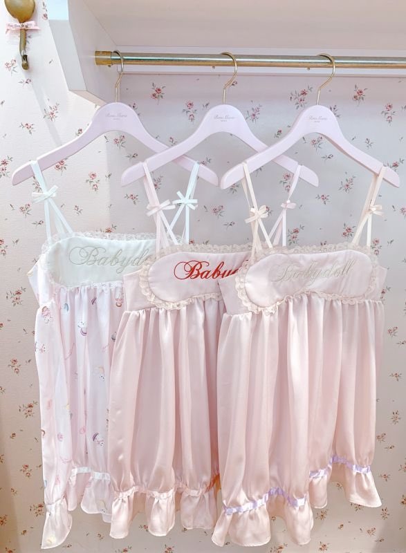 esterhennyy's tweet photo. Haul!! I’m so excited for everything to arrive, I’ve been loving pink and white lately 💗🤍 https://t.co/2H2jwT863K