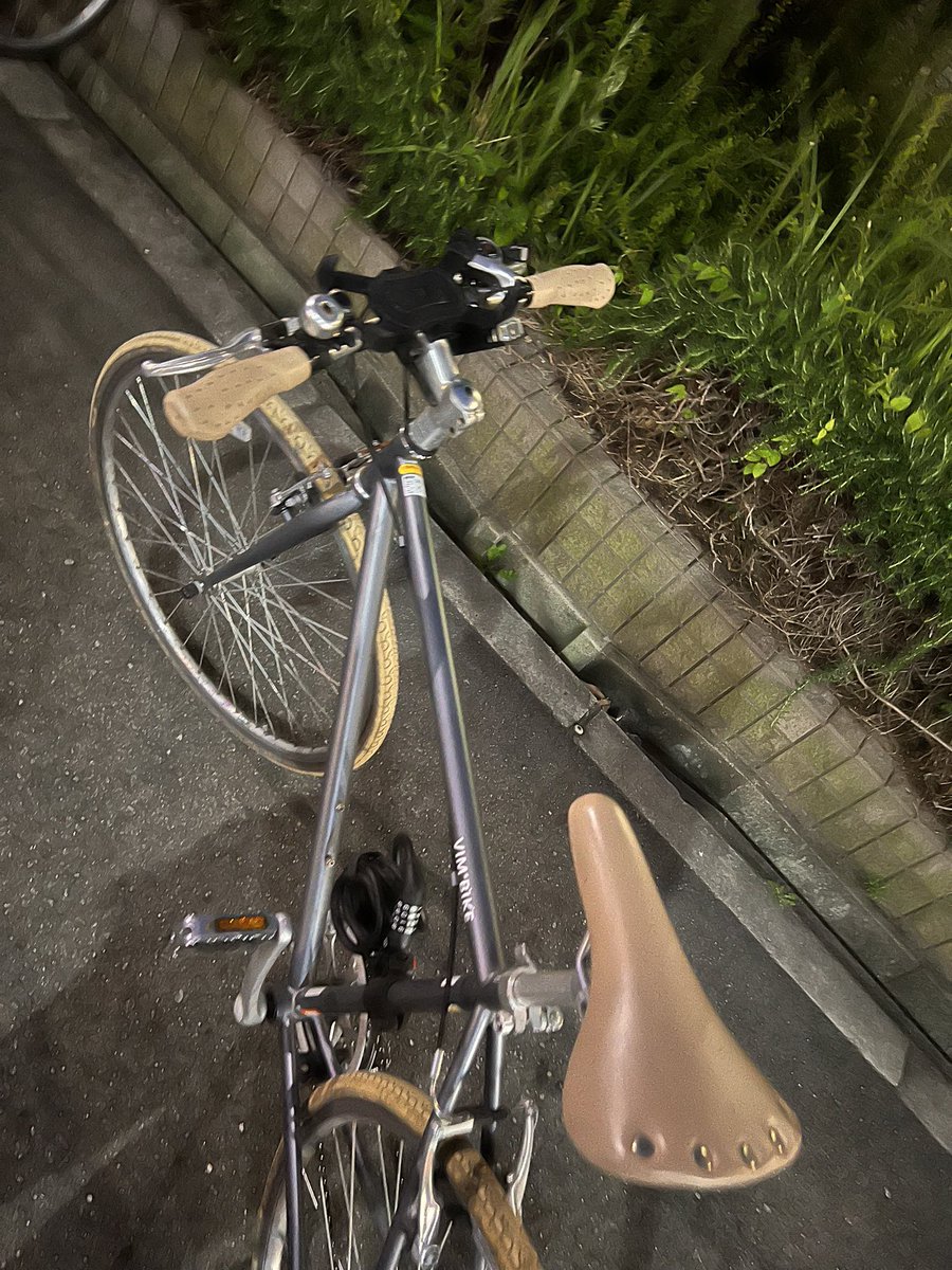 爆音でワンオク聴きながら
サイクリングでぷらぷーらして
マクドでソフトクリーム食べて
平和だな。🐦
疲れた😮‍💨