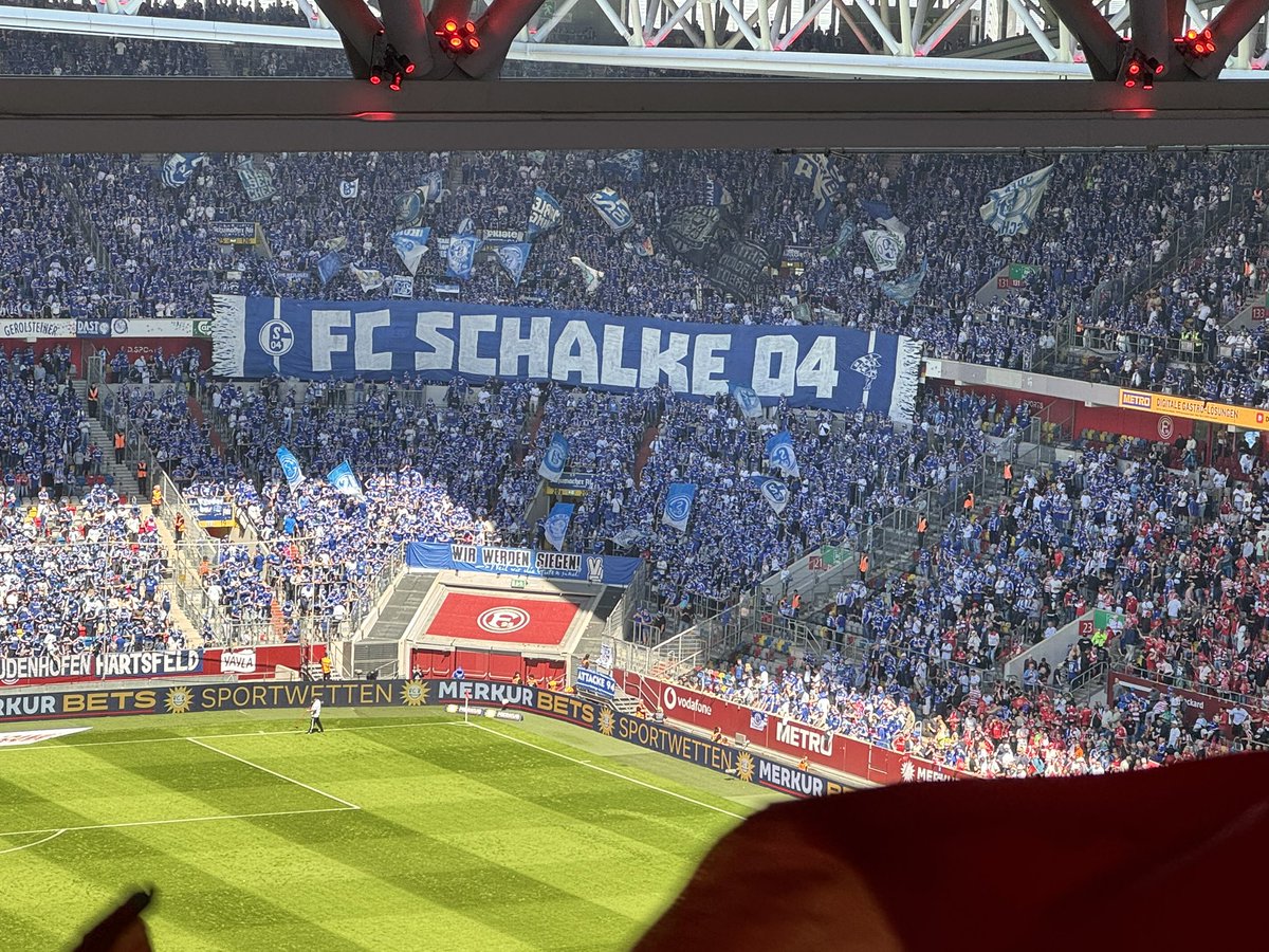 Zahl der Arbeitslosen in Düsseldorf schlagartig angestiegen! 😉 #f95s04
