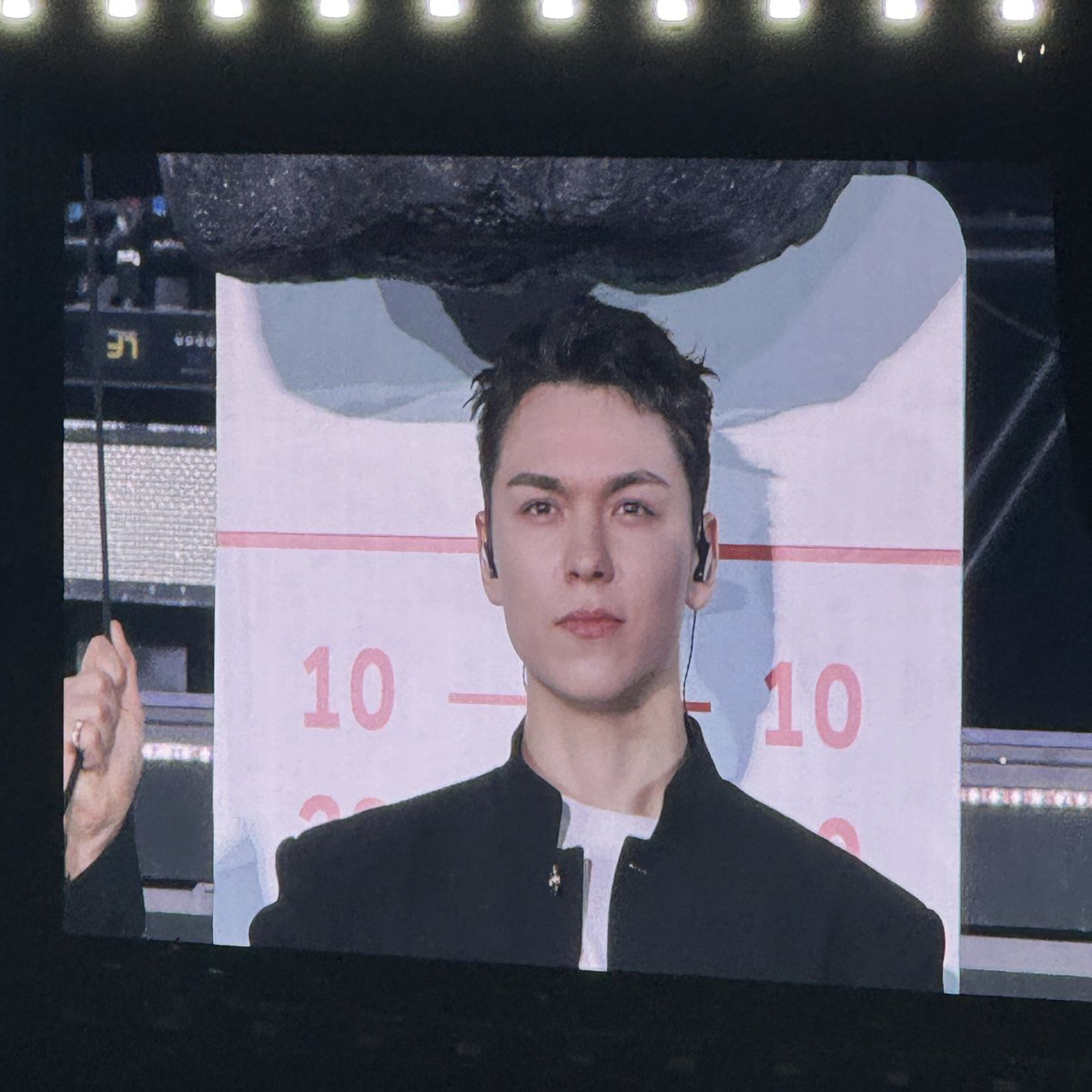 nonameboos's tweet photo. 이렇게 근엄한 척, 안맞은 척, 해서 멤버들 다 속았는데 ㅋㅋㅋㅋㅋㅋㅋㅋㅋㅋㅋ 나중에 맞은걸 알고 ㅋㅋ 걸린다음 멤버들이 연기 잘한다~ 이러니까 기분이라도 내고 싶었어요 하면서 너무 예쁘게 웃음 ㅋㅋ 귀여워 😆 https://t.co/zVC1r1tq0X