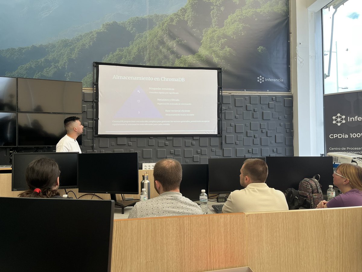 El alumnado del curso estuvo ayer invitado al evento “Tu empresa, tus datos, tu IA” de Inferencia SL en la sede de la empresa. Charlas súper interesantes de la mano de los desarrolladores de <a href="/compibotIA/">Compibot</a> y <a href="/mowomoCom/">mowomo</a>. ¡Muchas gracias por la oportunidad!