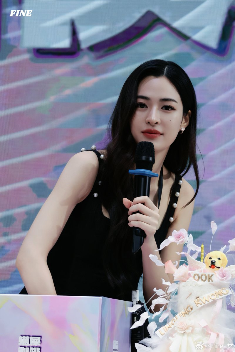 Skyskite's tweet image. 이 분 사진도 좋다 오늘 정말 행복해 보여서 마음 따땃
LINGLING MANAGER KAFELAKU
#KafelakuCoffeexLingling
#linglingkwong #หลิงหลิงคอง