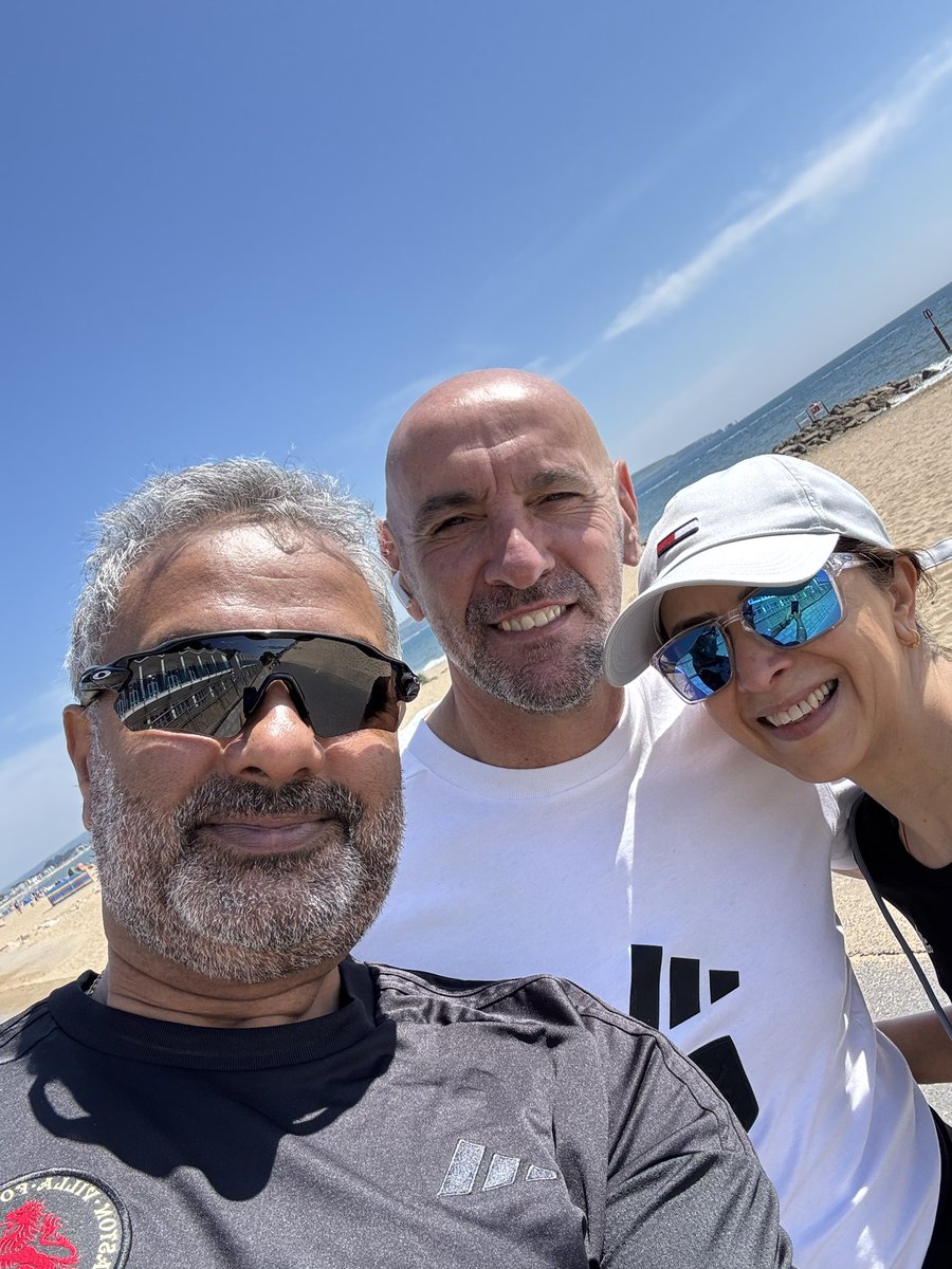 Monchi on the beach … 💜💙
#topbloke