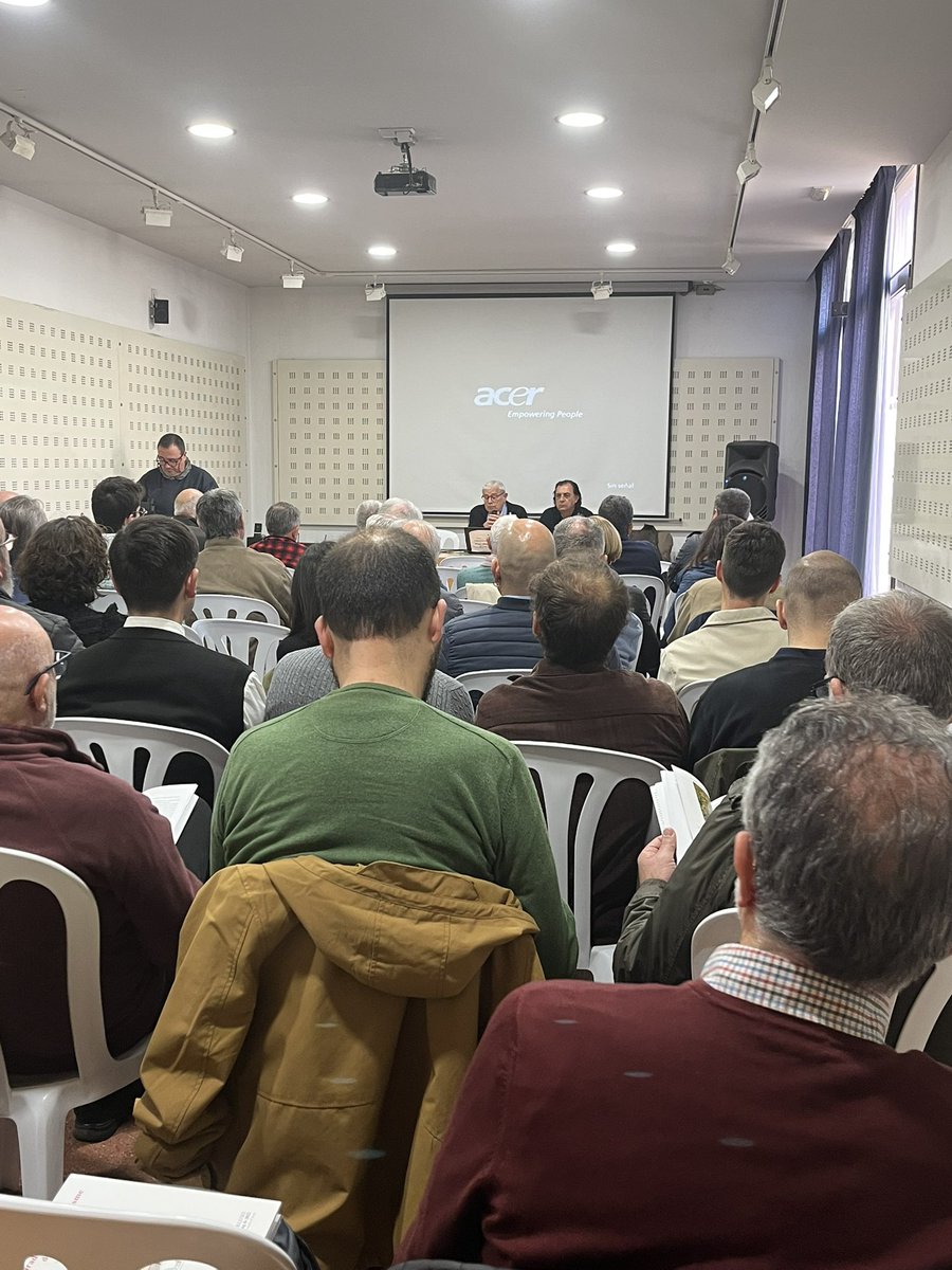 ceavia_'s tweet photo. L’acte ha acollit més de vuitanta persones del món carlí i historiadors d’arreu de Catalunya i de diferents Maestrats del país. 
Les ponències s’han publicat al llibre “Mirades sobre el carlisme des del Berguedà” coord per Daniel Montañà i Josep Rafart del @ceavia_ 
#carlisme https://t.co/Z4DEYSy22u