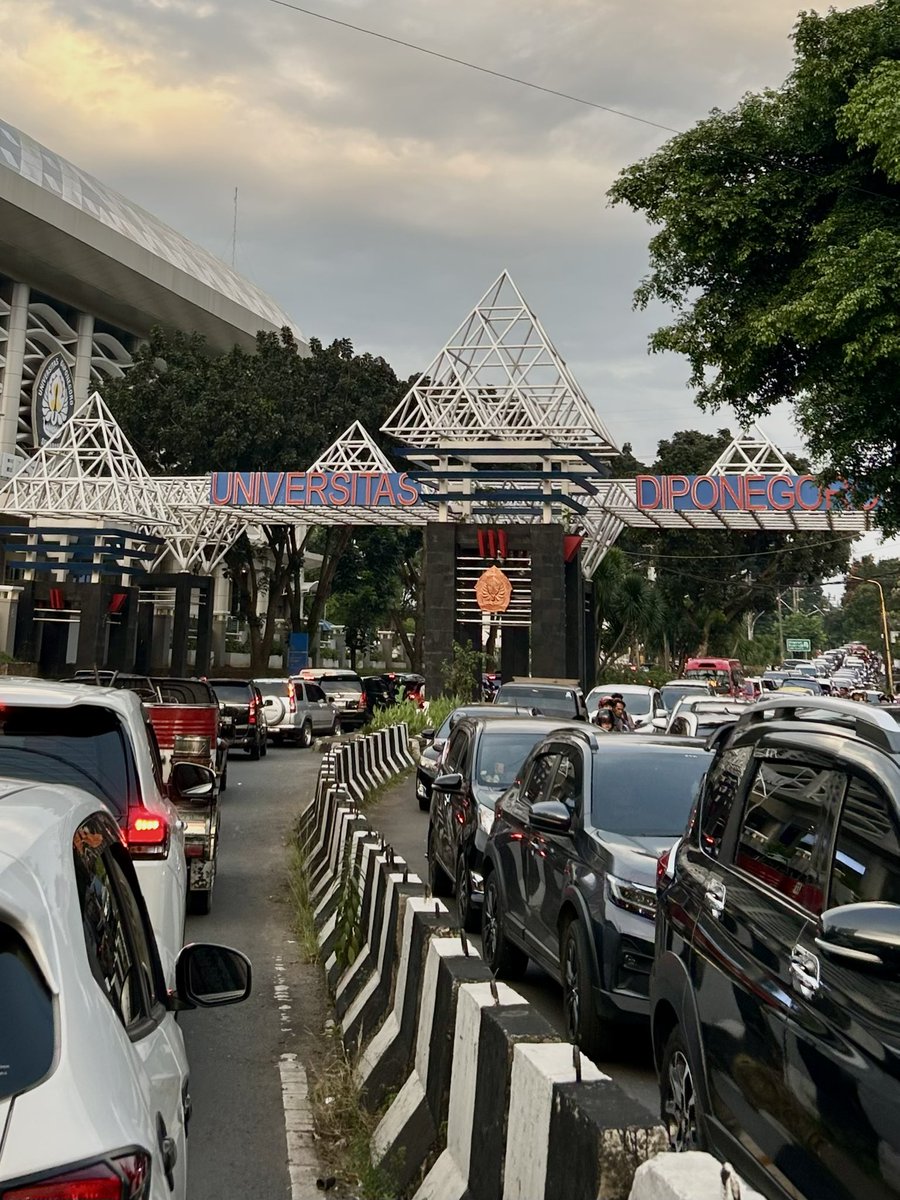 michieblues's tweet photo. kesabaranmu diuji waktu lewat jalan ini https://t.co/ZK168OT07x