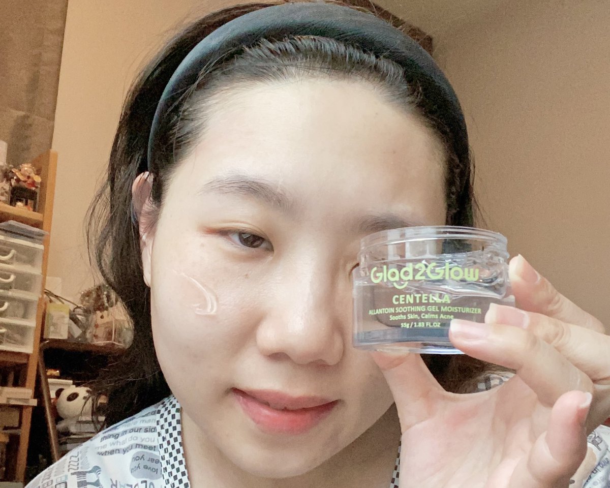 bowlchan's tweet photo. ตัวสุดท้ายคือ มอยซ์เจอร์ฝาเขียว ที่หลายคนน่าจะเห็นเราพูดถึ��เขาบ่อยเพราะชอบแบบจริงจัง เนื้อเขาเบามาก ซึมไวสุด ช่วงไหนผิวโทรม ผิวแห้งหยิบขึ้นมาโบกได้ ตื่นเช้ามาผิวฟูสุดดด

🛒 https://t.co/5auHHVSjFf

#Glad2GlowTH #รีวิวตามใจเจ้ #ป้ายยาสกินแคร์ https://t.co/1NsGzMRn04