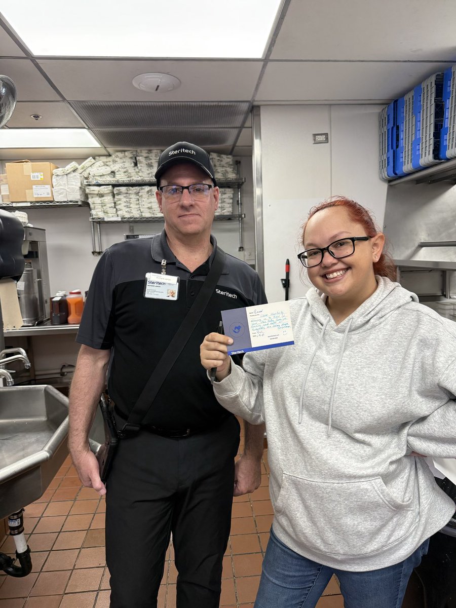 Luv2Ride007's tweet photo. Great training shift for Raven as a solo opener with Steritech. Richard was very patient and informative. #chilisclean #chilislove #ChilisTowerRd @heathwilson0112 @Chilis @hasquet @StephChilihead https://t.co/5lIxRT2IsA