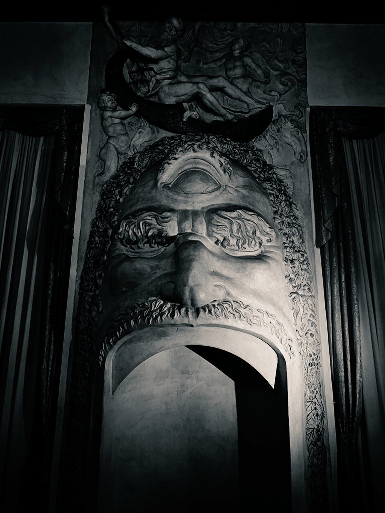 StephenAHenry's tweet photo. Fireplaces in the Museo Thiene by Bartolomeo Ridolphi.
The first fireplace represents the demonic figures of the underworld, where Proserpina was held prisoner.
The second fireplace represents a cyclop with the sea divinity above it.
๐ซฃ๐ซฃ
#Culture #Touristing #Vicenza #Italy https://t.co/m03Wpocit4