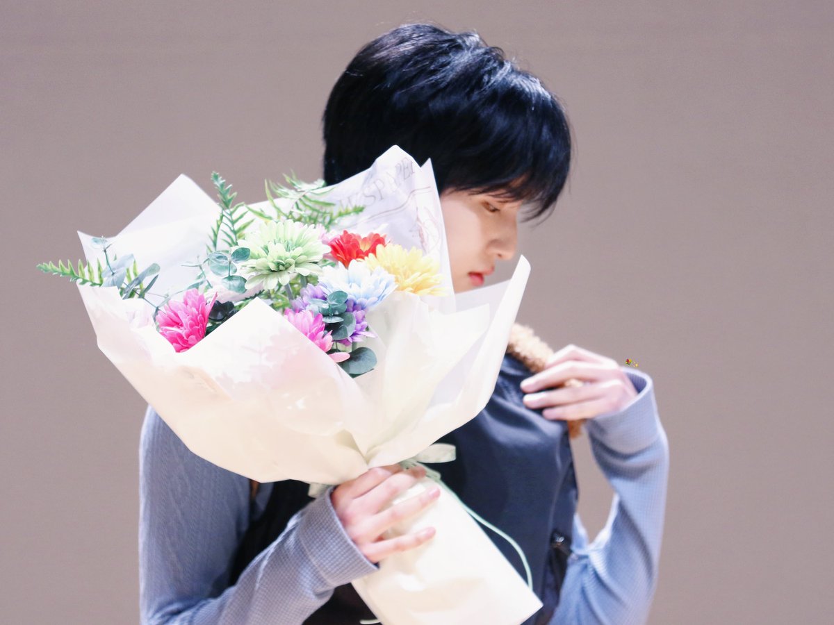 DearINHONG's tweet photo. 250502

“사랑해
  너에게 푹 빠졌어”💐

#인홍 #INHONG https://t.co/fOXmCvZExY