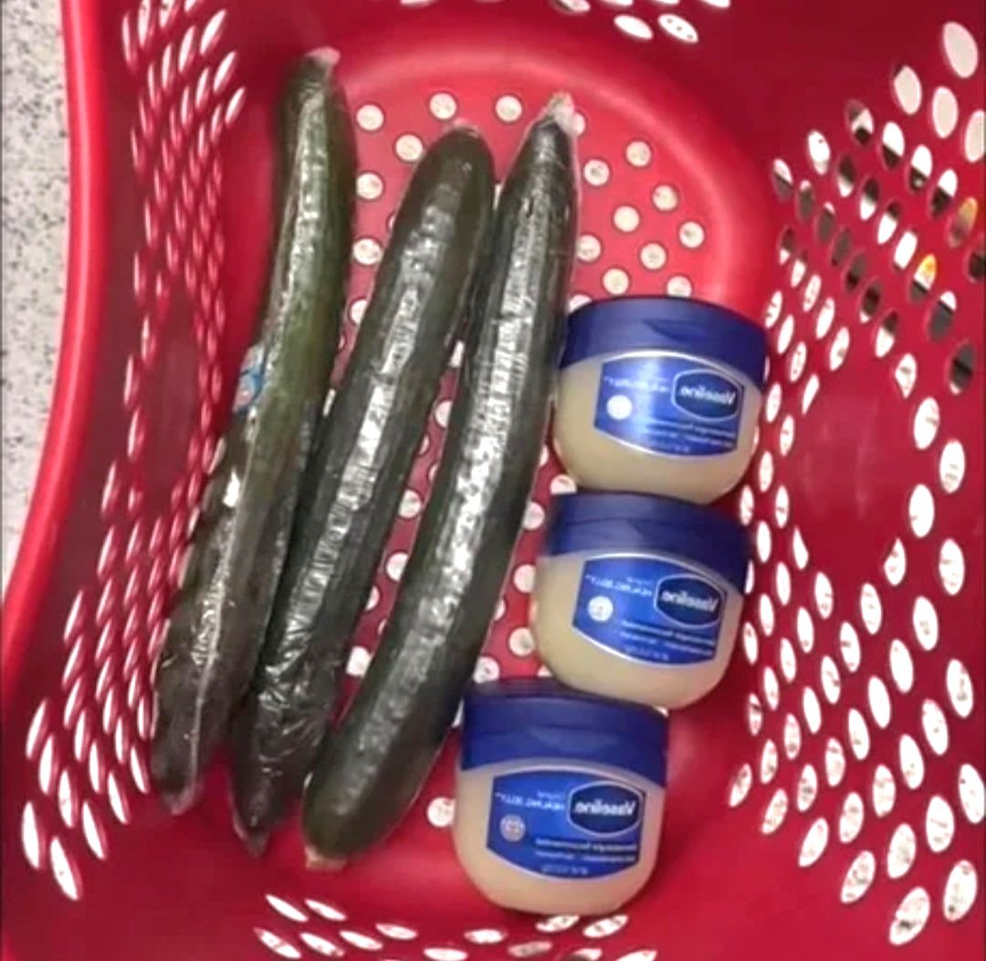 Das fickstück im Supermarkt vor mir, hat nur das gekauft.
Was sie wohl damit macht 😛