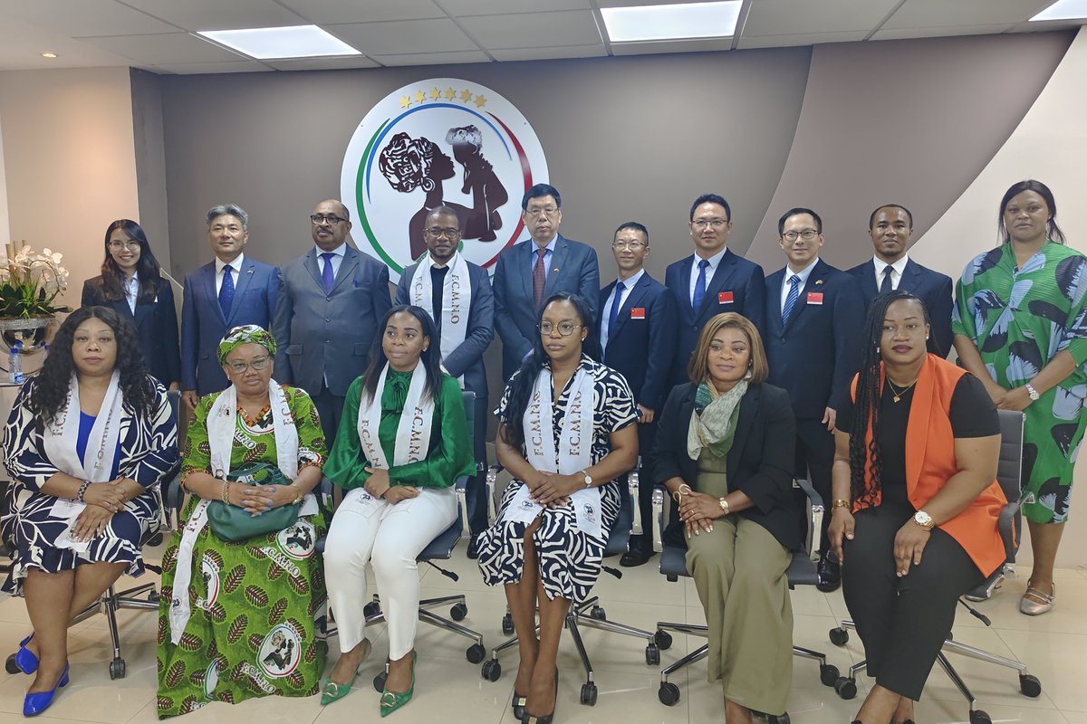 El 9 de mayo, el embajador de China en Guinea Ecuatorial, Wang Wengang, asistió a la Clausura del Proyecto Viaje de Amor y Luz 2025, que contó también con la participación del ministro delegado de Sanidad de Guinea Ecuatoria y el secretario general de la Fundación C.M.N.O, etc.