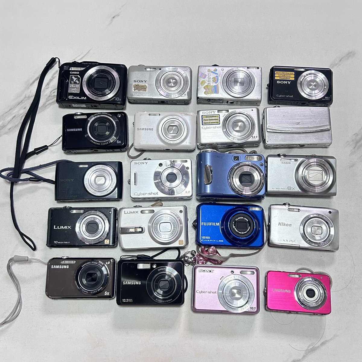 new lot 🎀🙌🏻Tomorrow (11/05)!!  20:30 jer gun ka มีรูปรีวิวทุกตัวว ราคาเริ่มต้นถูกมากใครอยากให้เรียกปักกานเลยย 😋✨

 #กล้องดิจิตอลมือสอง  #กล้องดิจิตอลเก่า  #กล้องดิจิตอล #ส่งต่อกล้อง #กล้องดิจิตอลคอมแพค #กล้องดิจิตอล90 #กล้องมือ2 #ส่งต่อcintage