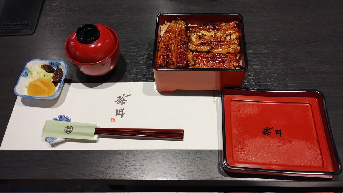 hiropipiro's tweet photo. 本日は数年振りに友人と会うために浜松集合してウナギ食べてきた。
関東風も美味しいな https://t.co/zSnUE1YVU3