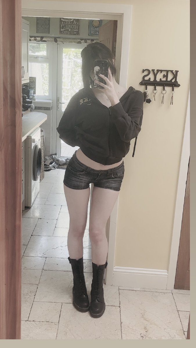 someone stop !!!! her she has too much swag !!!!