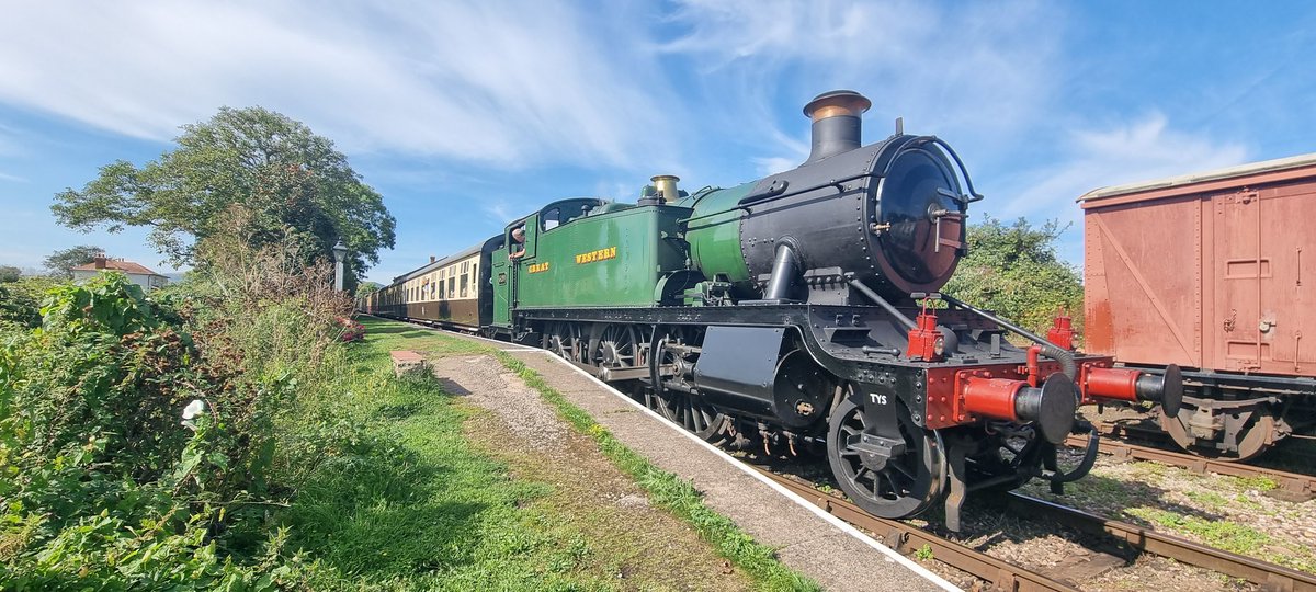 Happy Somerset Day from beautiful Dunster! From historic streets to cream teas and castles to trains to the beach — there’s no better place to celebrate all things Somerset than right here in our charming village.

#SomersetDay #Dunster #DunsterVillage #DunsterInfo #Somerset