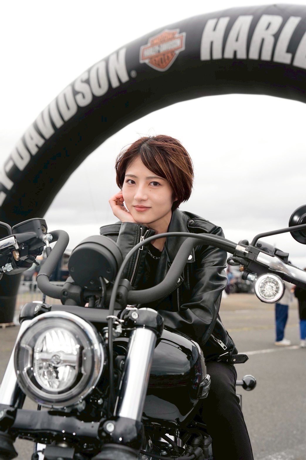 じょしらく 若月佑美 生写真 チュウ Amazon.co.jp: 若月佑美写真集 アンド チョコレート : 若月 佑美
