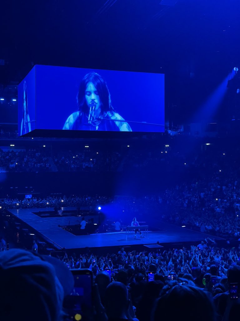 Ilonalenz's tweet photo. Es ist einfach zu schön mit der Tochter (22) Trips machen zu können, die viel Lachen, ein Hotelzimmer und ein Wahnsinns Konzert beinhalten… 🥰♥️♥️
#BillieEilishBerlin https://t.co/RsauGCDxzW
