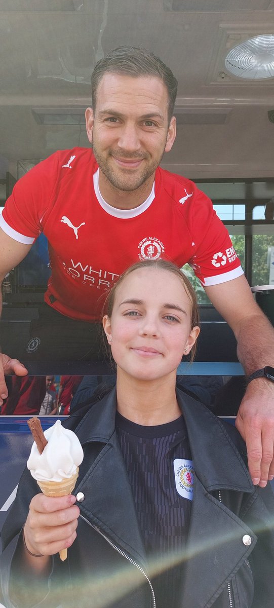 sidetnee tweet media