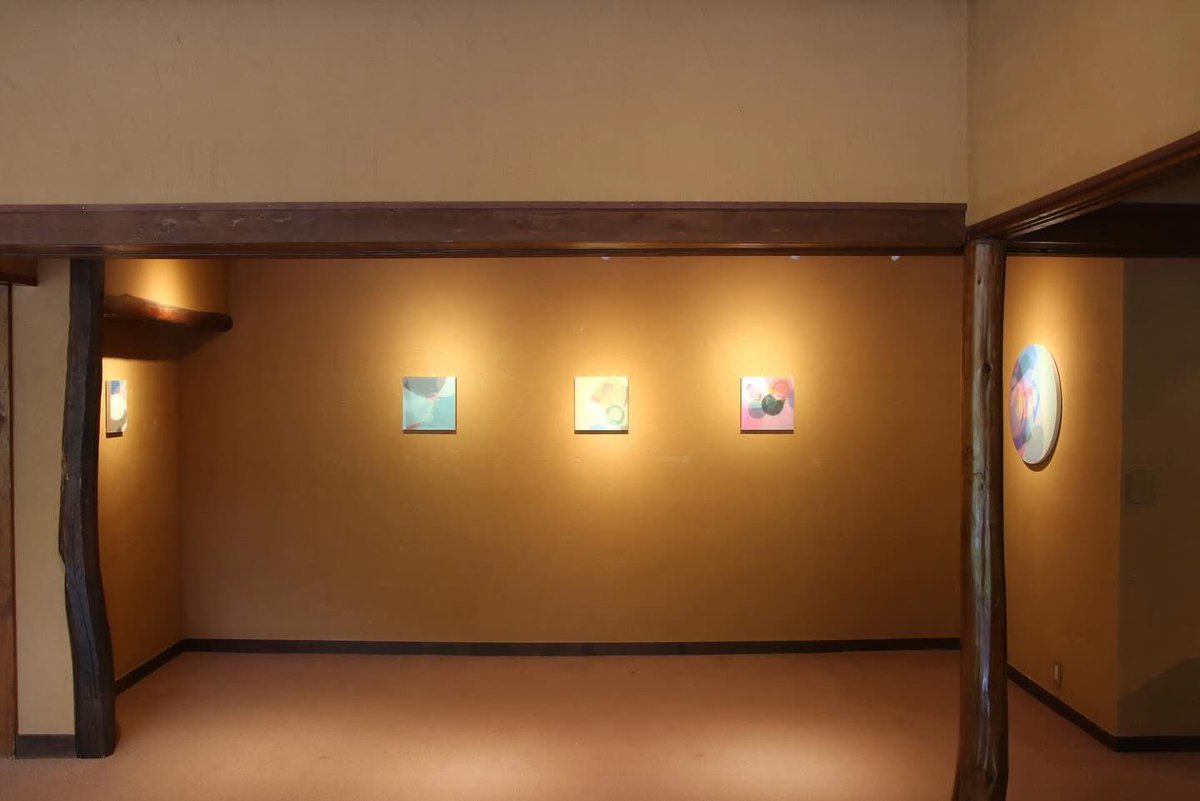 個展at 板室温泉大黒屋、始まりました。大黒屋のウェブサイトに展示詳細のプレスリリースも掲載されたので、ぜひご覧ください！
itamuro-daikokuya.com/art/