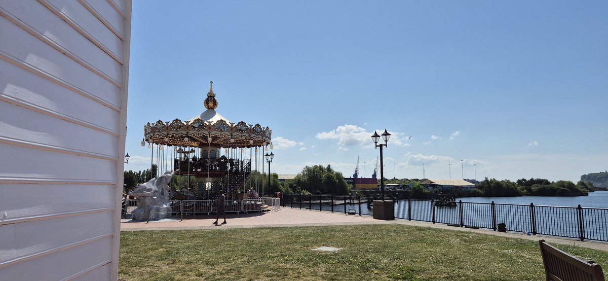 CastellUK's tweet image. #Myviewrightnow 😍

It's the @gallerygiftNC last weekend at @NorwegianChurch for the spring session

I've just restocked, so if you're in @VisitCardiffBay, come and have a browse,  the lovely Jane is hosting today.

We'll be back in July

#localmaker #handmadesoap #visitwales