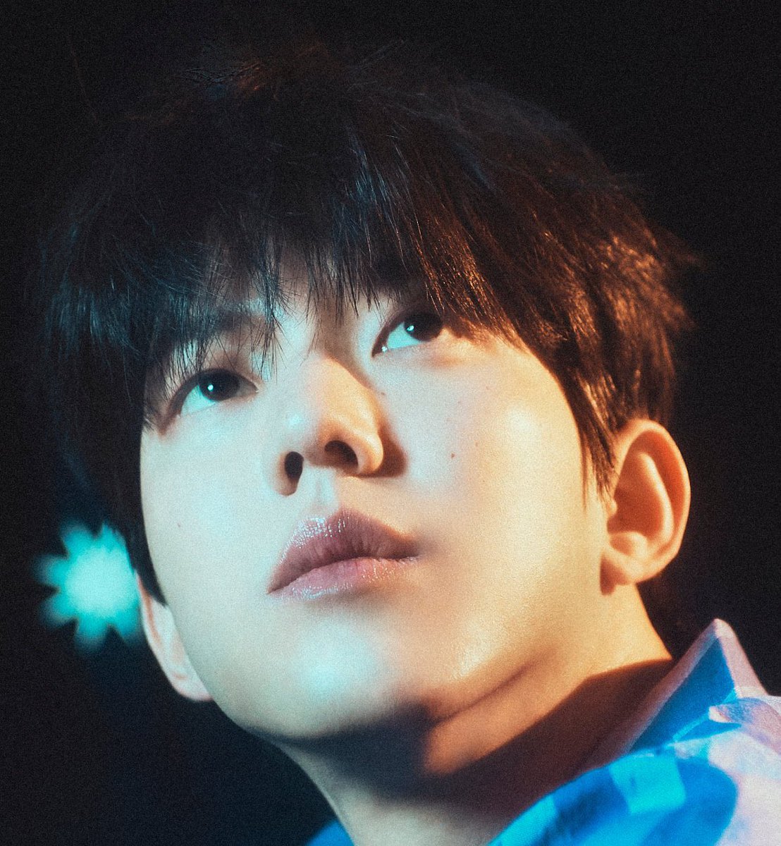 __missmidori's tweet photo. "MAYBE TOMORROW"
#DAY6 #DOWOON one-shot

They say nostalgia is a scary thing—a sinkhole that traps you, then spits you out, aching for more.

But it's the only place where memories of Dowoon remain. So, now and then, you ask yourself a question, "Who am I without nostalgia?" https://t.co/INzblzHBhf