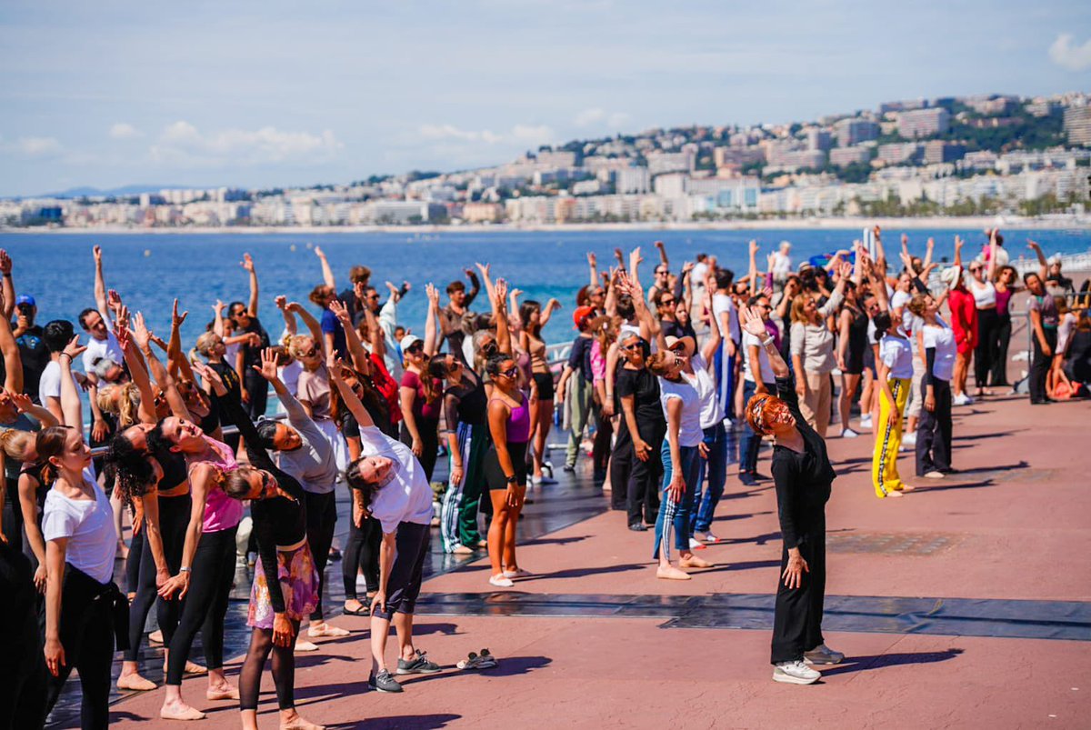 Opéra de Nice (@operadenice) on Twitter photo 🌞Quel beau succès ce matin sur le quai des États-Unis !
Vous avez été nombreux à participer à l’échauffement de danse classique, et encore plus à encourager nos artistes du jour ! 🩰
On se retrouve à 15h à l’Opéra pour le chœur géant !
©️<a href="/VilledeNice/">Ville de Nice</a> 🌞Quel beau succès ce matin sur le quai des États-Unis !
Vous avez été nombreux à participer à l’échauffement de danse classique, et encore plus à encourager nos artistes du jour ! 🩰
On se retrouve à 15h à l’Opéra pour le chœur géant !
©️<a href="/VilledeNice/">Ville de Nice</a>