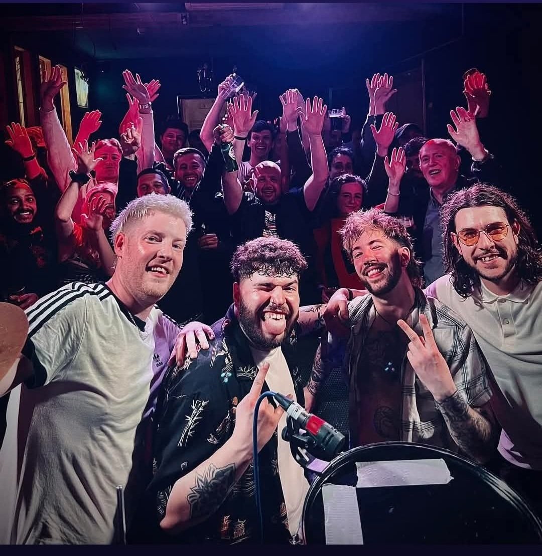 codgewalsh's tweet image. Thursday Night in Manchester turned into top night of Live music for a @InYourEarsMusic  event at castle hotel MCR. Absolutely blown away by all 3 bands @RedEyePariah @MinervaDaisy1  @suspiretheband  what a crowd stage presence was electric. Thanks for a top evening 🤩