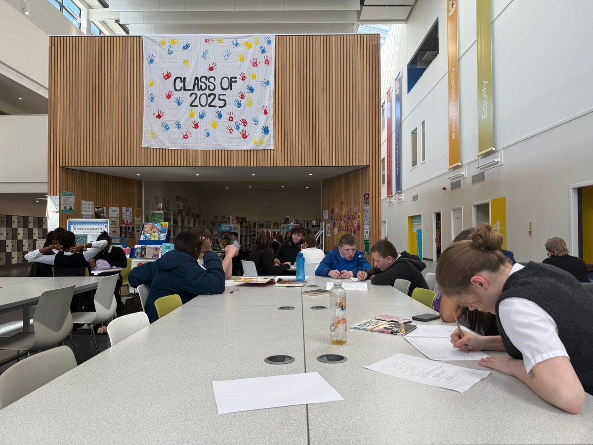 theirisayr's tweet image. We loved delivering our Screen Adaptation Project as part of this year's Wallacetown Festival📖🎥
Thanks to @Ayr_Academy2016
@QMAOfficial for taking part📝🎬
And thanks to Carnegie Library @salibraries
for hosting us📕📘
@WallacetownH
#wcaf25 #FilmEducation